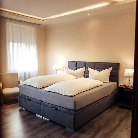 Und Restaurant Golden Village Hotel