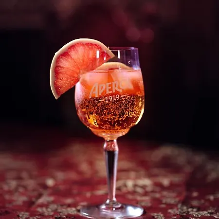 Und Restaurant Golden Village فندق