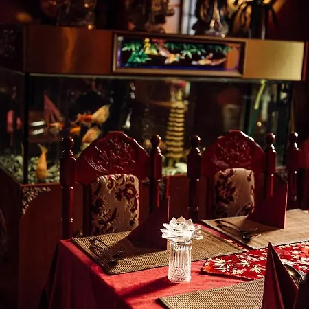 Und Restaurant Golden Village 2*