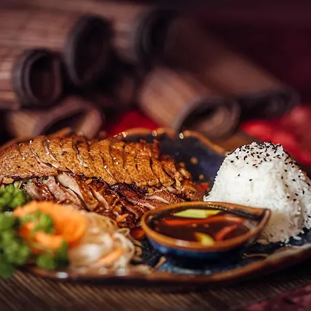 מלון Und Restaurant Golden Village