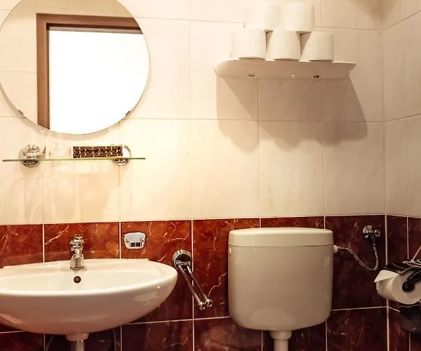 Und Restaurant Golden Village ريزا