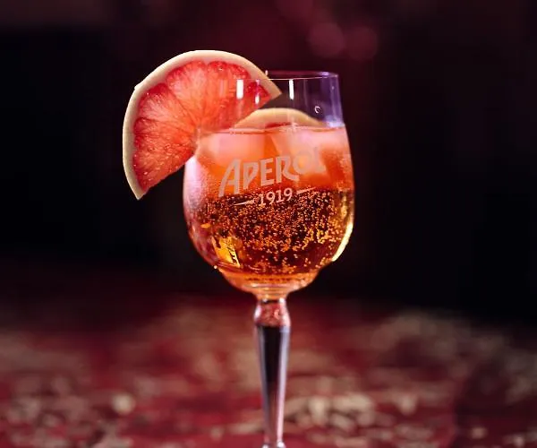 Und Restaurant Golden Village מלון