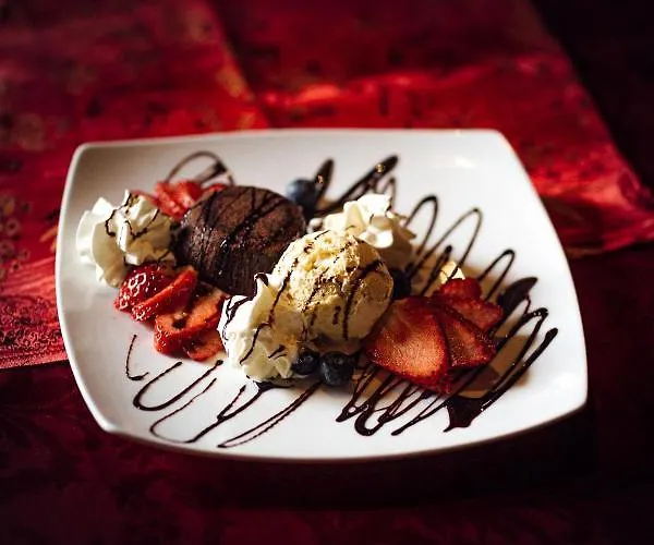 فندق Und Restaurant Golden Village