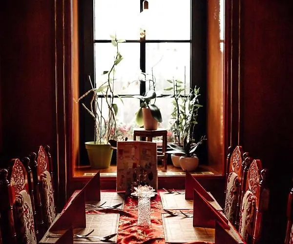 Und Restaurant Golden Village 2*