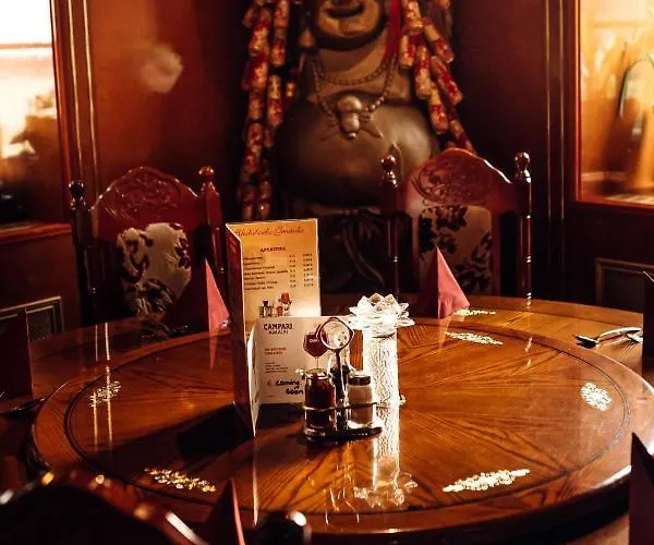 فندق Und Restaurant Golden Village 2*