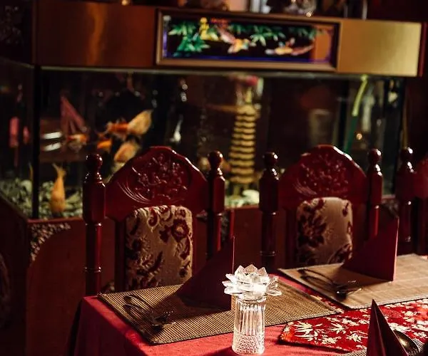 Und Restaurant Golden Village 2*