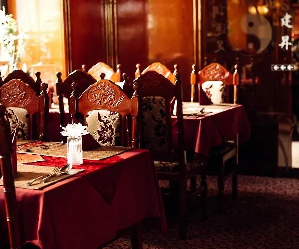 فندق Und Restaurant Golden Village ريزا