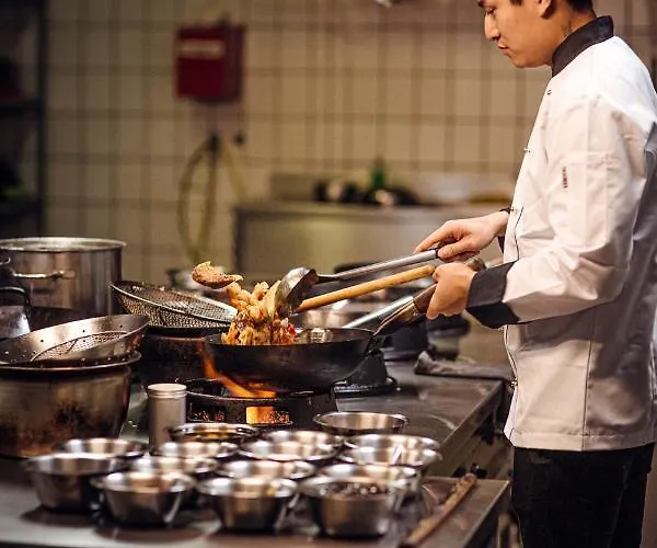 Und Restaurant Golden Village ريزا